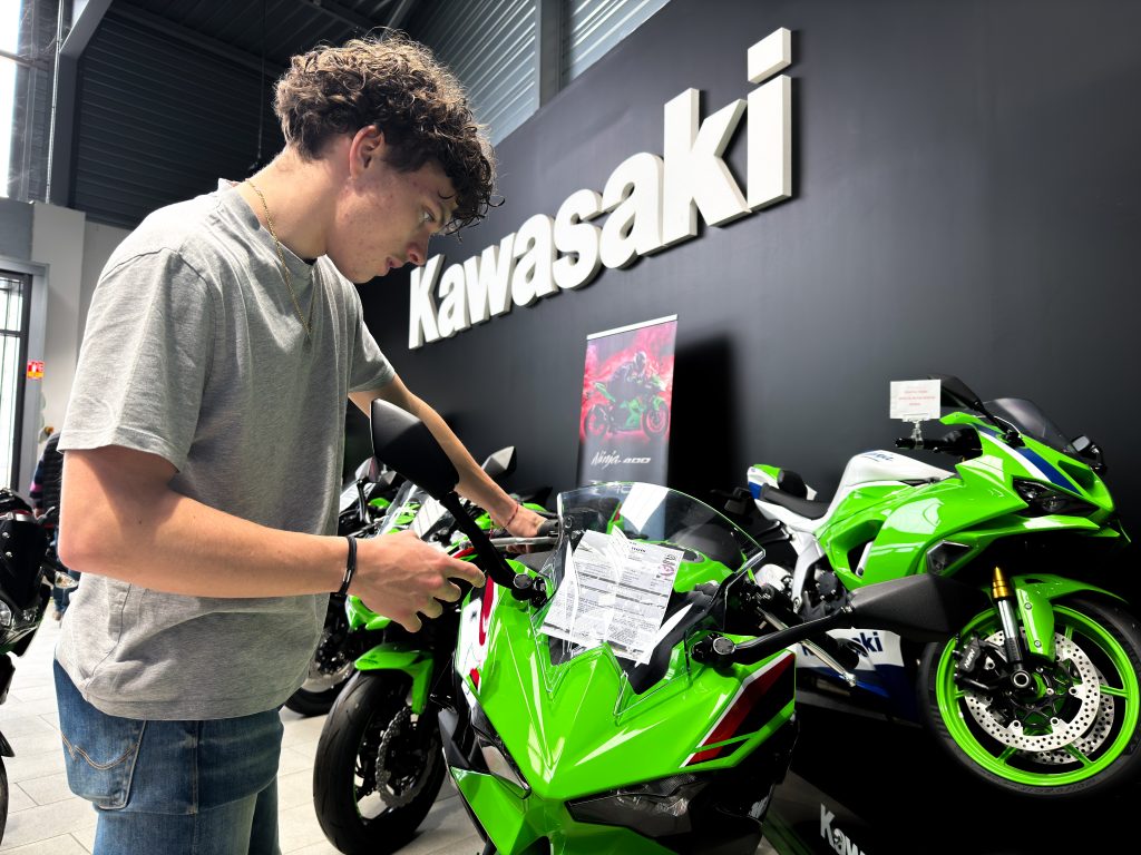 découvrez comment choisir la meilleure assurance moto adaptée à vos besoins. comparez les offres, comprenez les garanties essentielles et bénéficiez de conseils pour protéger votre deux-roues en toute sérénité.