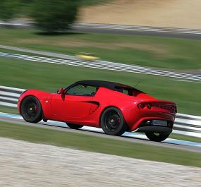 découvrez notre assurance circuit, une solution adaptée aux passionnés de sports motorisés. protégez votre véhicule sur circuit avec une couverture sur mesure, garantissant sérénité et sécurité lors de vos performances sur la piste.