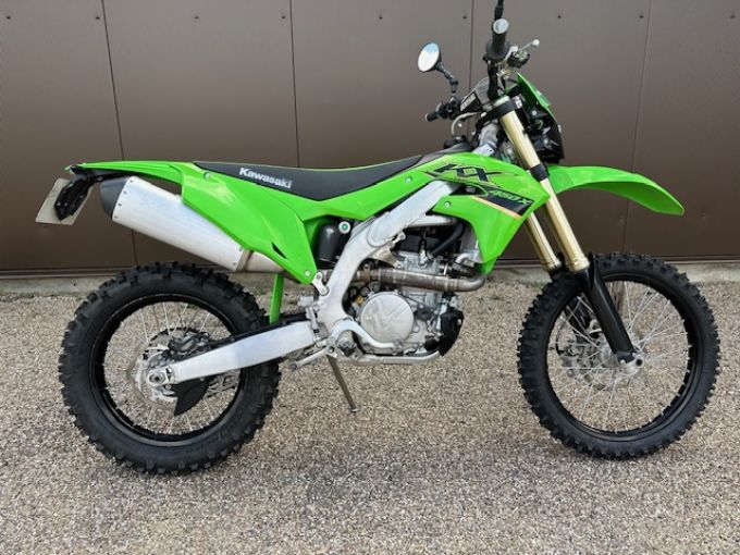 découvrez nos conseils essentiels pour pratiquer l'enduro moto verte. que vous soyez débutant ou passionné, explorez des astuces sur l'équipement, la technique de pilotage et les meilleures pistes à parcourir.