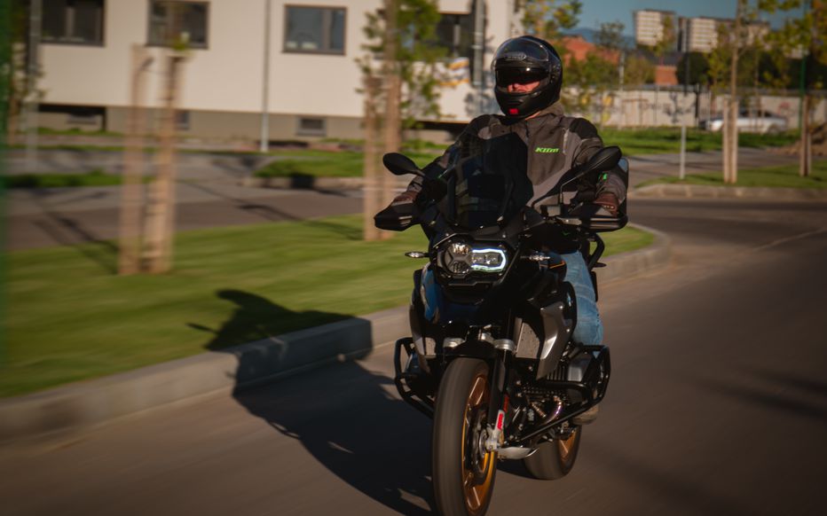 découvrez notre guide complet sur l'assurance moto ! obtenez des conseils, comparez les offres et choisissez la meilleure couverture pour votre deux-roues. assurez votre tranquillité d'esprit sur la route.