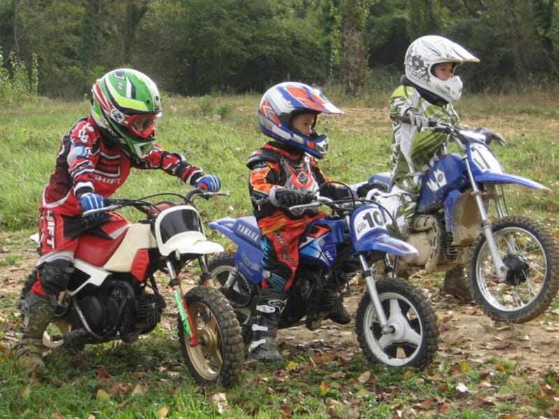 protégez vos jeunes pilotes avec notre assurance motocross spécialement conçue pour les mineurs. bénéficiez d'une couverture adaptée à leurs besoins et partez à l'aventure en toute sérénité.