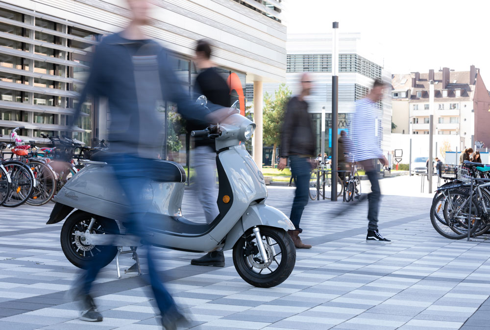 découvrez notre guide complet sur l'assurance scooter 125, qui vous aide à choisir la meilleure couverture pour votre deux-roues. comparez les offres, comprenez les garanties essentielles et trouvez des conseils pour économiser sur votre prime d'assurance.