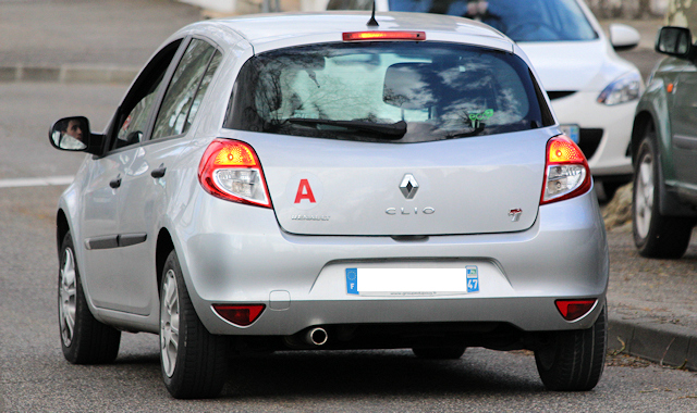 découvrez notre comparateur d'assurance auto spécialement conçu pour les jeunes conducteurs. trouvez les meilleures offres adaptées à votre budget et à vos besoins en quelques clics. protégez votre véhicule sans vous ruiner grâce à notre outil simple et rapide !