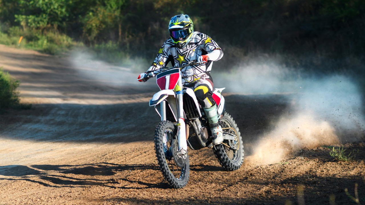 découvrez notre assurance moto cross adaptée à vos besoins. protégez votre passion tout en bénéficiant d'une couverture complète et d'un service client réactif. profitez de tarifs compétitifs et d'une protection sur mesure pour vos sorties off-road.