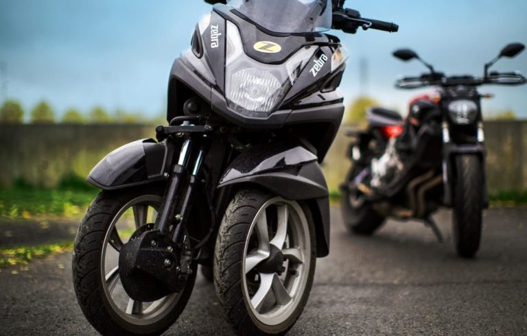 découvrez le permis scooter 3 roues, une option sûre et pratique pour conduire des véhicules à trois roues. apprenez les exigences, les étapes d'obtention et les conseils pour réussir votre formation et profiter pleinement de votre mobilité. parcourez nos ressources et préparez-vous à prendre la route en toute confiance !